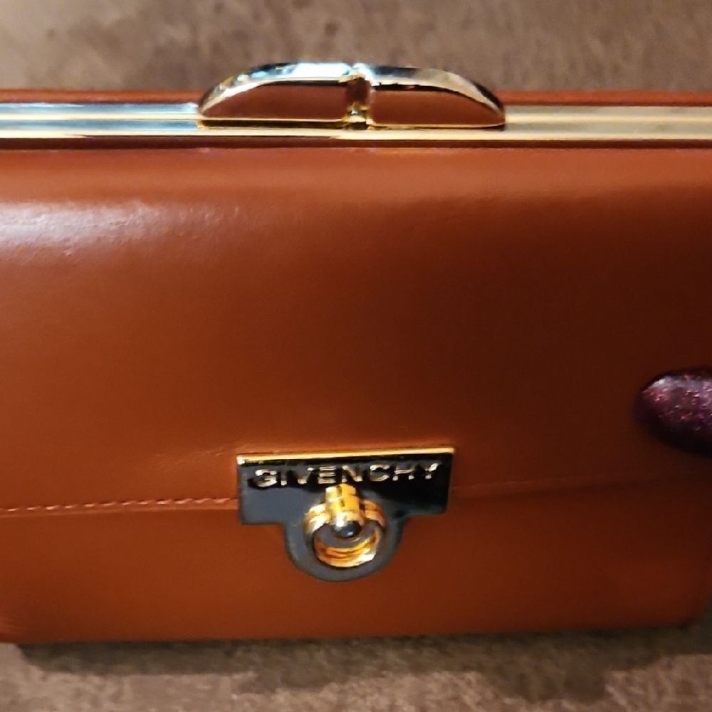 Givenchy Tan Leather Wallet with French Kisslock - Picture 11 of 14